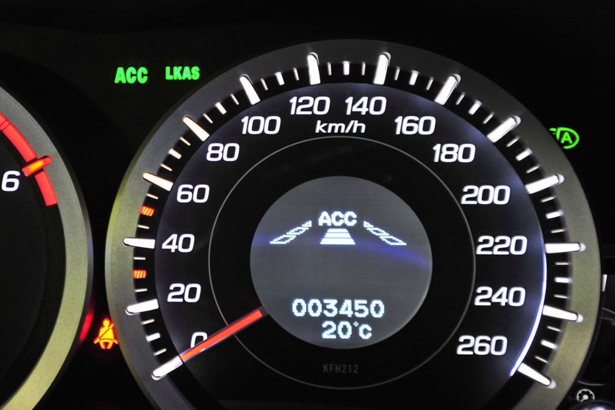 Zvyšuje tempomat spotřebu paliva? Odpověď je překvapivá, záleží na situaci detail 1