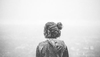 Perché l’inverno ci rende meno desiderosi di socializzare, secondo la psicologia