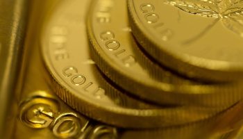 Oro imparabile: supera per la prima volta i 4500 dollari e segna un nuovo record