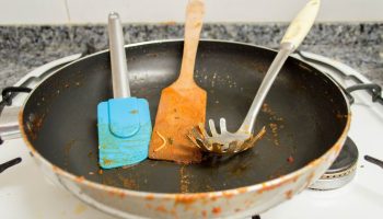 Passo dopo passo: i metodi casalinghi più efficaci per pulire le padelle bruciate