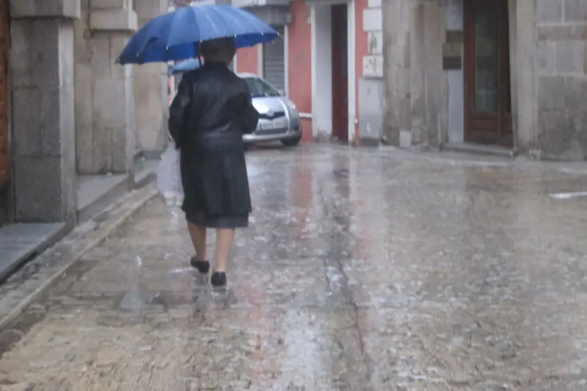 Važno upozorenje za kućanstva: Zbog dolaska nevremena savjetuje se zatvaranje roleta i zavjesa detail 1