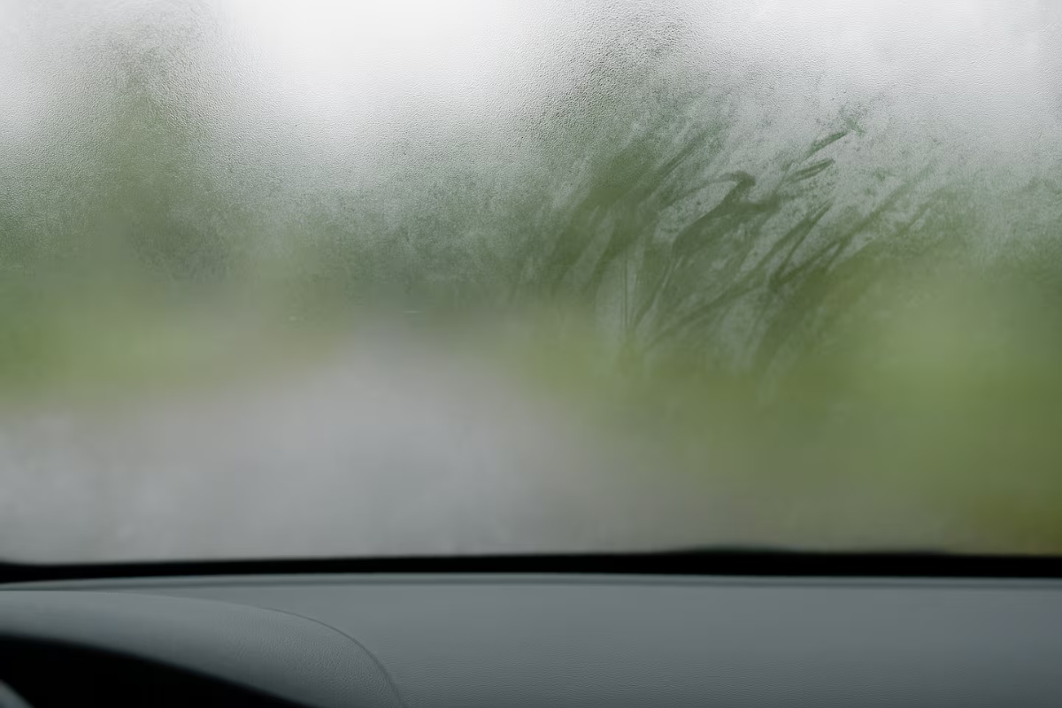 Tajni trikovi za kristalno čista stakla: Odmaglite svoj automobil bez klima uređaja! detail 1