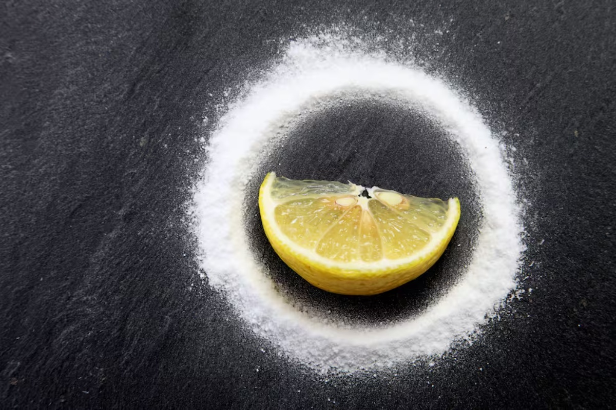 Miješanje 3 žličice sode bikarbone s dvije kriške limuna: Zašto se to preporučuje i čemu služi? detail 1