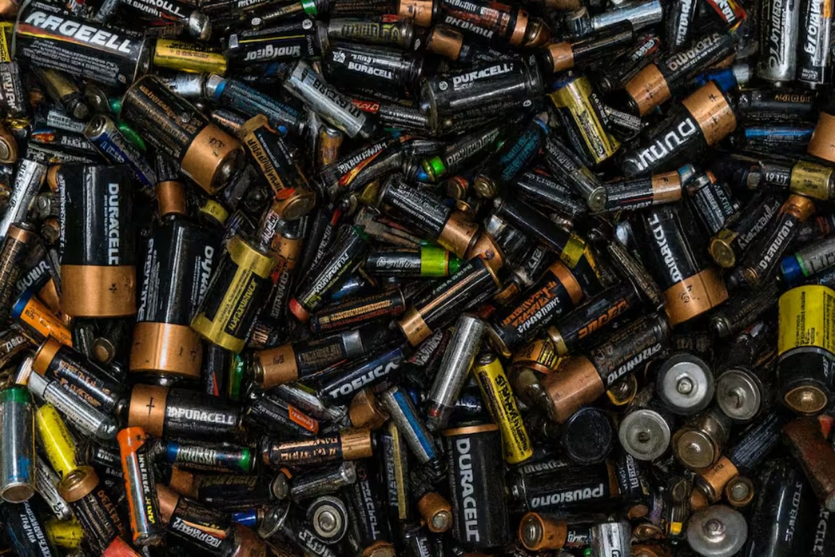 Zašto NE biste trebali bacati istrošene baterije: kućni trik kako ih pretvoriti u pravo blago detail 1