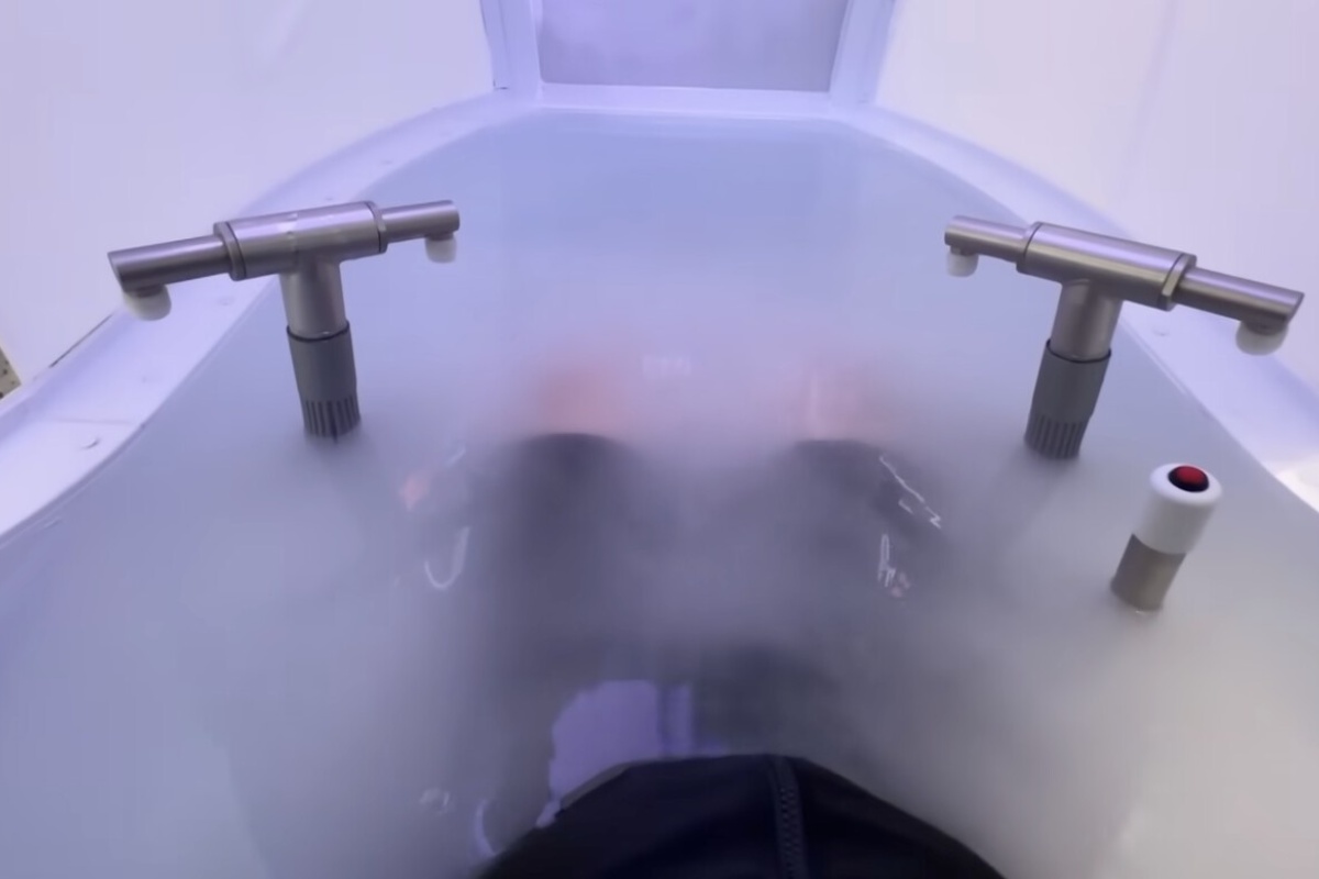 “Samo” 363.000 eura i želi zamijeniti tuš kade: ovo je perilica za ljude koja se prodaje u Japanu detail 1