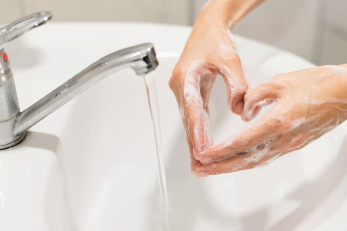 Pranje ruku korom limuna: zašto to činiti i koje su prednosti detail 1