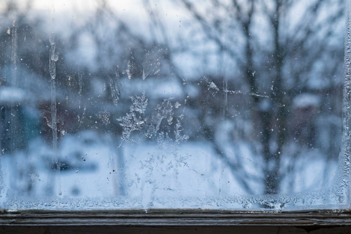 Dovoljno je 200 ml alkohola i nekoliko kapi tekućine iz kuhinje. Ovako se peru prozori zimi – nula tragova detail 1