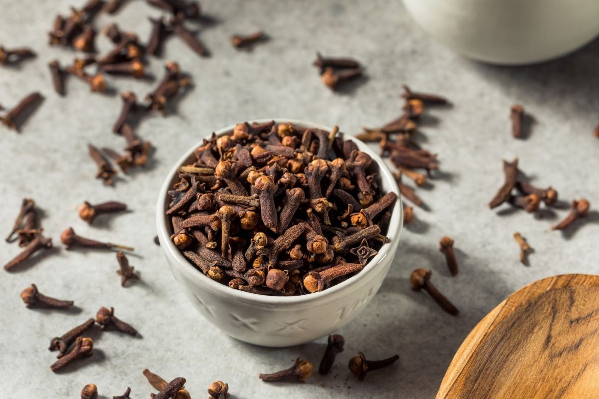 Kuhanje kore limuna i klinčića: čemu služi i zašto se preporučuje stavljanje u središte kuhinje detail 1