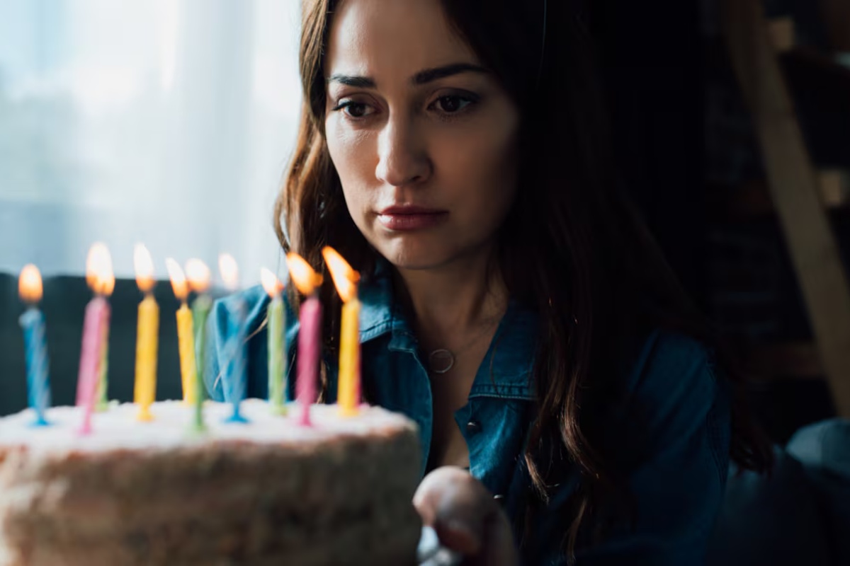 Što znači ako preferirate biti sami na svoj rođendan, prema psihologiji detail 1