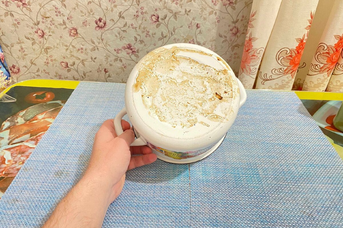 Zablistat će kao nova za samo 10 min: kako očistiti zagorjeli sloj hrane na loncu detail 1