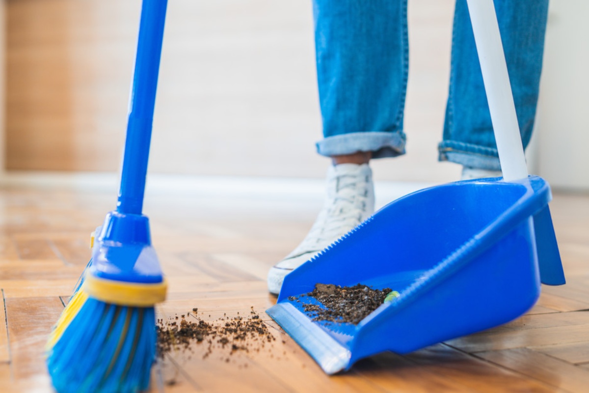 Aluminijska folija na metli: čemu služi i zašto preporučuju njezinu upotrebu detail 1