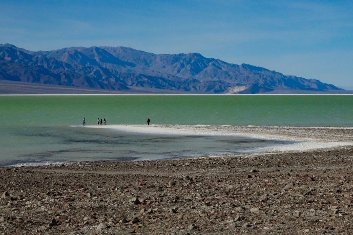 U Dolini smrti zbog rekordnih kiša oživjelo drevno jezero detail 1