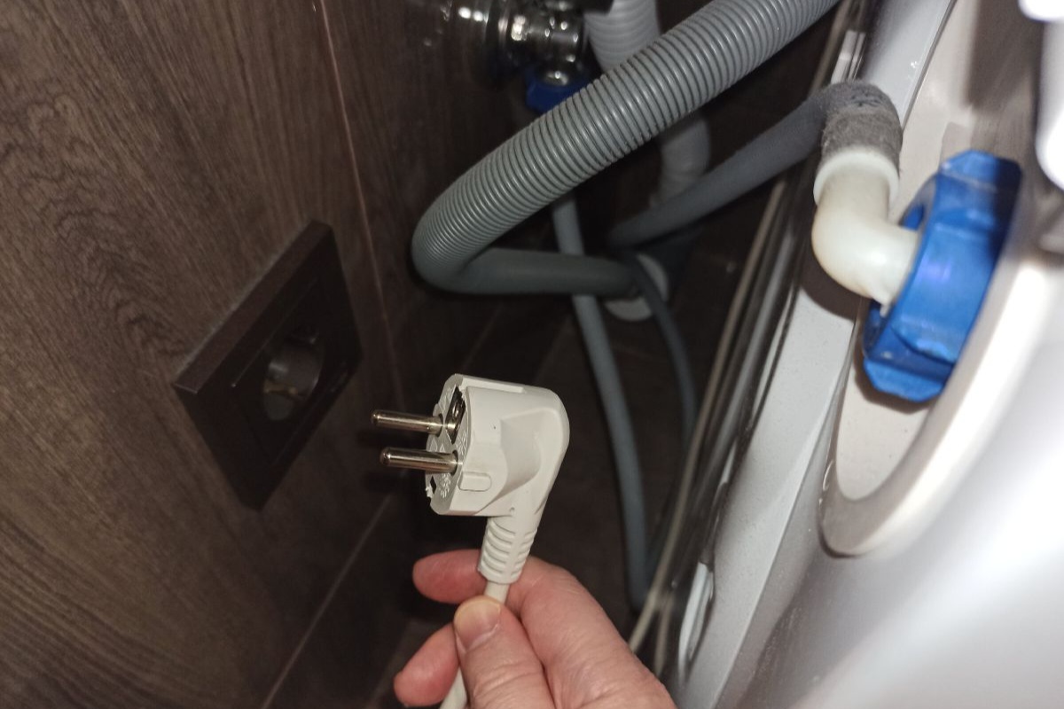 Koje uređaje treba isključiti iz električne mreže prije odlaska na odmor kako biste uštedjeli čak 20 eura na računu za električnu energiju detail 1