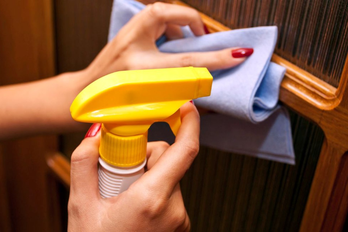 Kako očistiti drvena vrata i vratiti im prvobitni sjaj: najučinkovitiji kućni trik detail 1