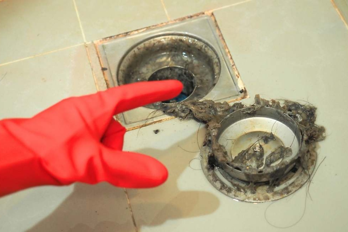 Kako očistiti podni slivnik u kupaonici: trik za uklanjanje neugodnih mirisa i dezinfekciju koji bi svi trebali primijeniti detail 1
