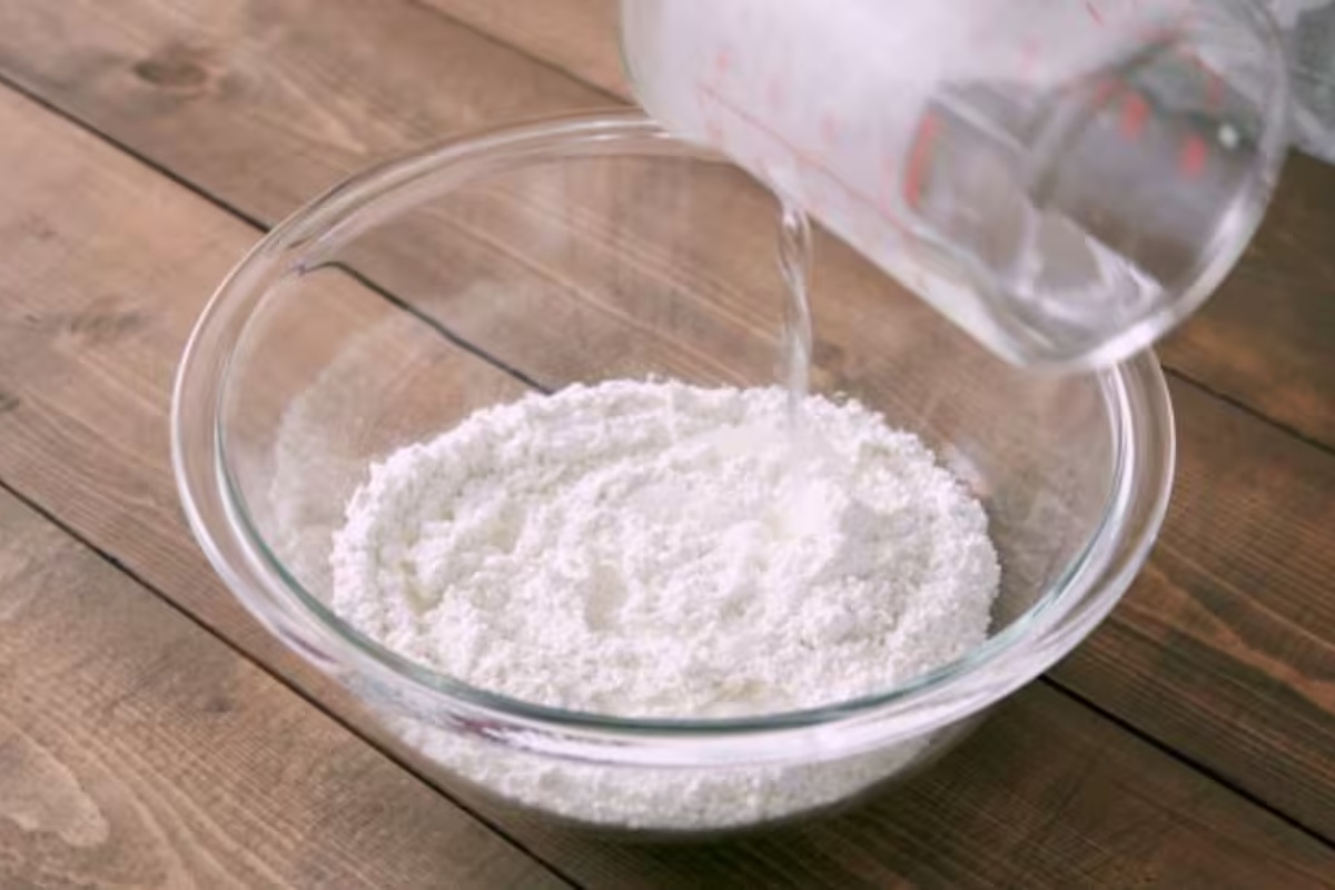 Bez izbjeljivača i deterdženta: Trik za uklanjanje mrlja od vlage u kupaonici bez kemikalija detail 1