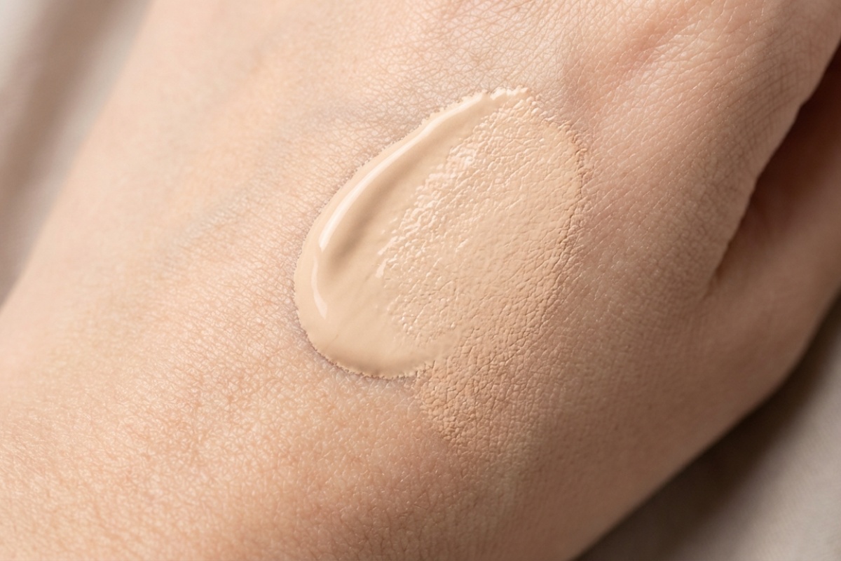 Ova krema djeluje poput filtra. Matira i trenutno maskira nesavršenosti! Na velikom je popustu detail 1