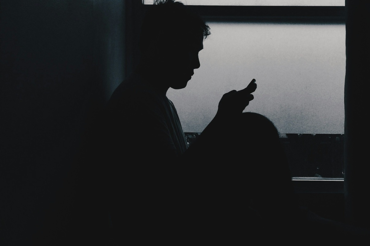 Znanstvenici upozoravaju: praćenje bivših na društvenim mrežama nakon prekida ozbiljno šteti psihi detail 1