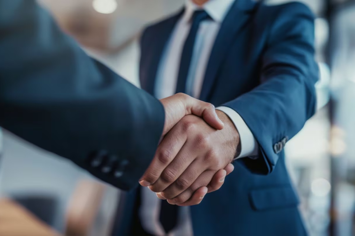 Što znači kada uvijek snažno stisnete ruku pri pozdravljanju, prema znanosti detail 1
