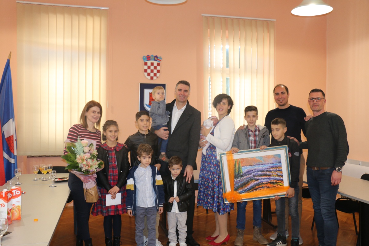Radost u Opuzenu: Obitelj Ajduk dočekala deveto dijete, “Svako dijete za nas je blagoslov” detail 1