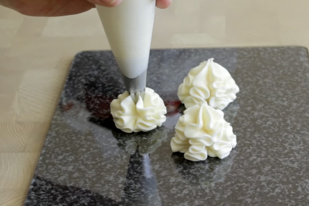 4 sastojka – i najnježnija krema za torte i kolače je spremna: najbolji „lijeni“ recept detail 1