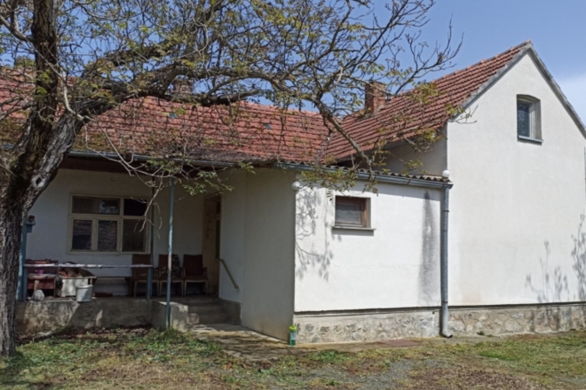 Kuća s okućnicom i oranicom prodaje se za 25.000 eura: “Cijena je smiješna, samo zemljište vrijedi više” detail 1