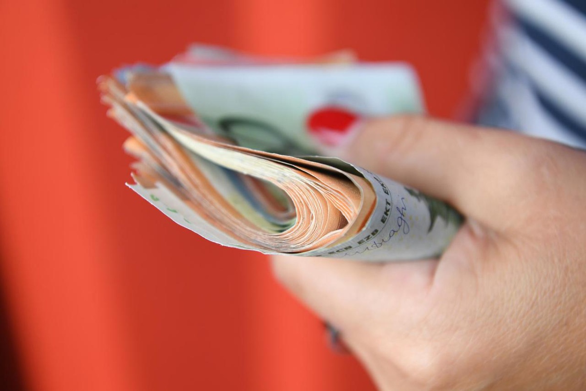 Minimalna plaća u 2026. službeno potvrđena: Evo koliko će zarađivati radnici sa SSS, VŠS i VSS detail 1