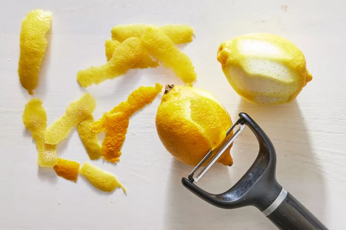 Kako jednostavno naribati koricu limuna bez ribeža za koricu detail 1