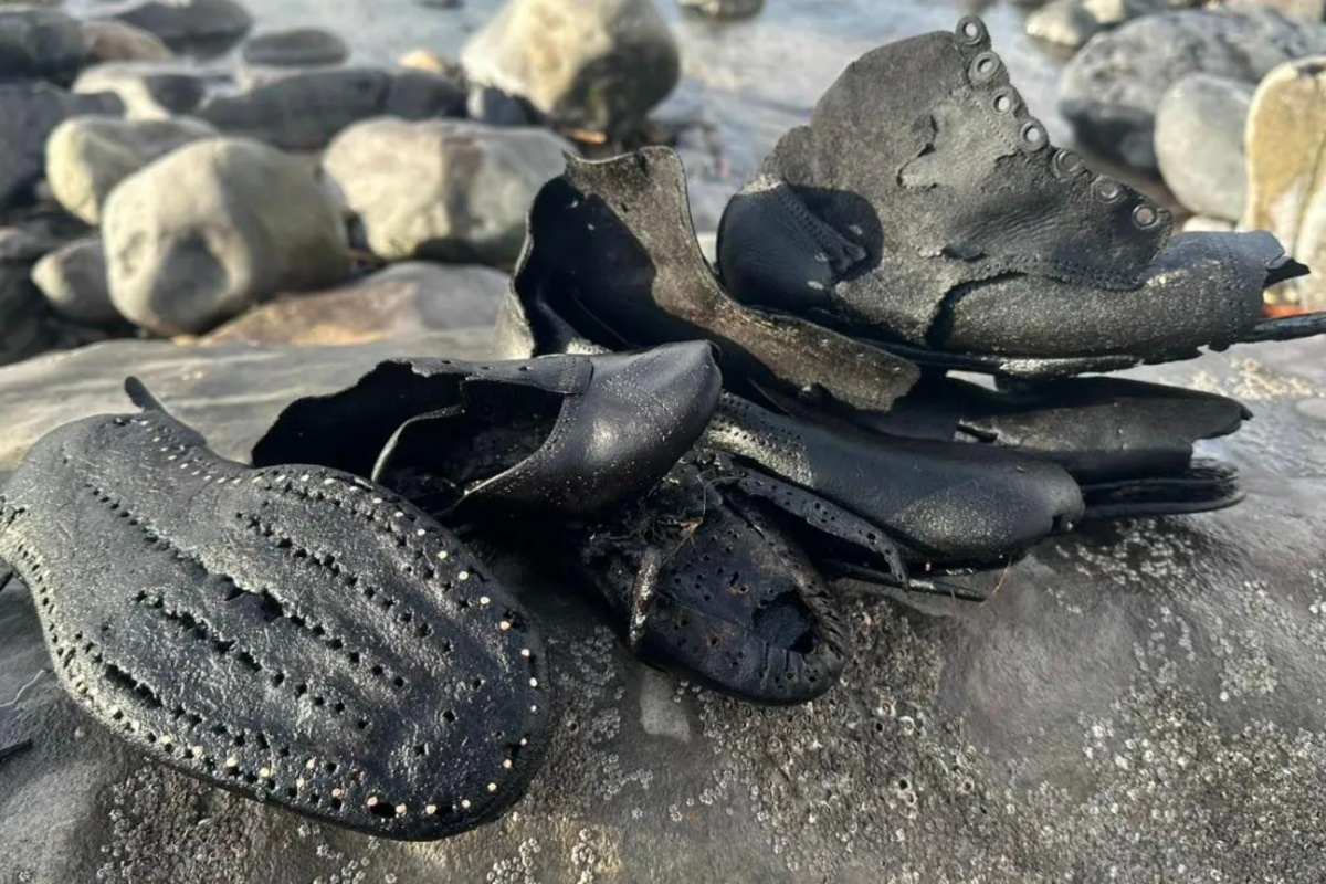 Misterija dok se stotine viktorijanskih cipela pojavljuju na plaži: što se sada događa? detail 1