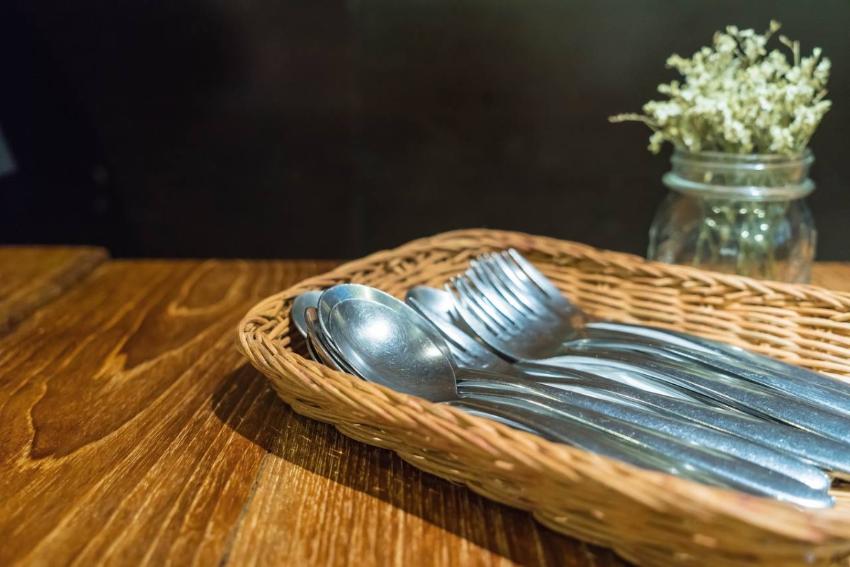 Žlice i vilice sjaje kao nove, iako im je 50-60 godina: a ja sam prirodno sredstvo za čišćenje zamalo bacila u smeće detail 1