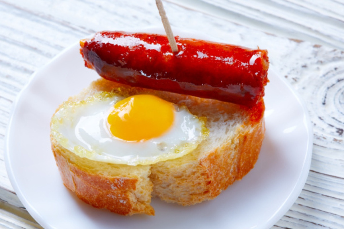 Ova baskijska kobasica jeftinija je od choriza, a oduševljava okusom. Poslužila sam je za doručak i nestala je u 5 minuta detail 1