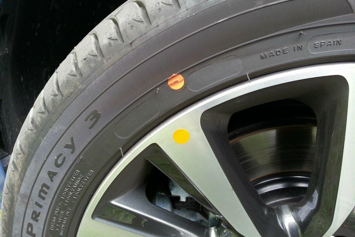 Žute ili crvene točke na gumama automobila: što znače i čemu služe detail 1