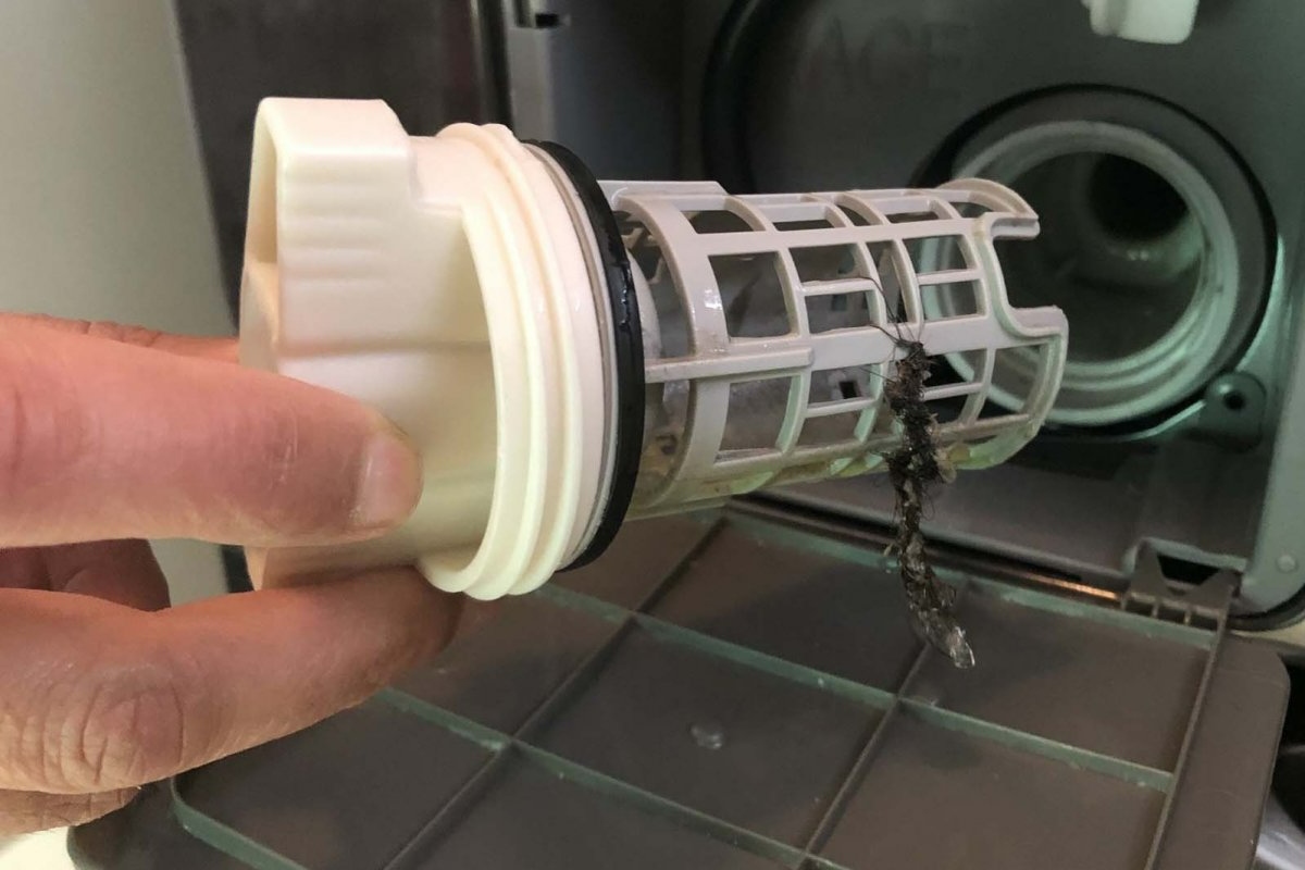 Kako očistiti filter perilice rublja kako biste izbjegli dlačice i neugodne mirise na čistoj odjeći detail 1