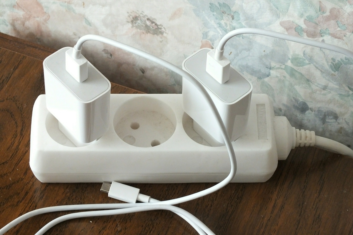 Koliko košta držanje punjača za mobitel uključenog u utičnicu cijeli dan? detail 1