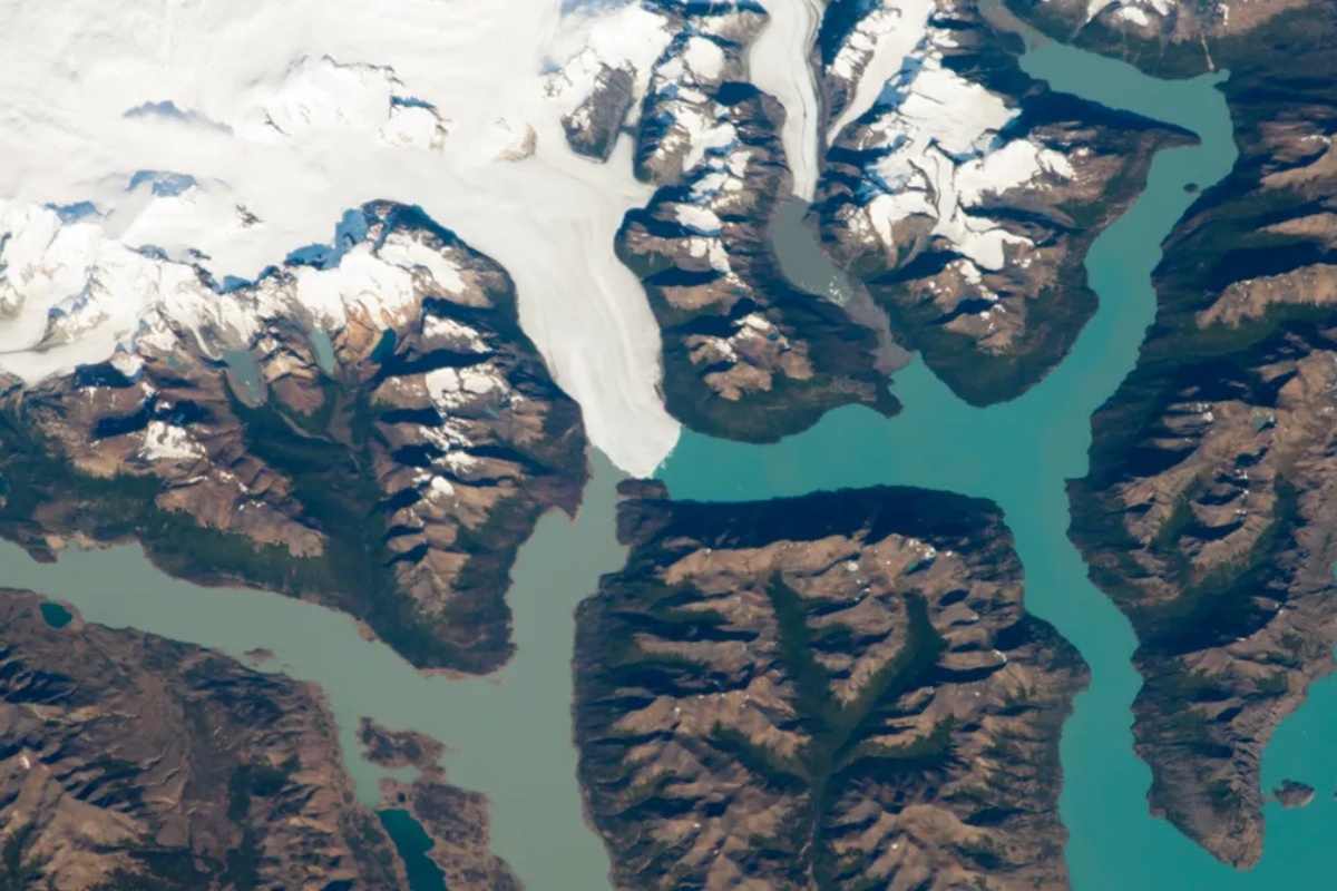 Pogledajte točno mjesto gdje se 'dodiruju' ledenjak, jezero i rijeka u Argentini — Zemlja iz svemira detail 1