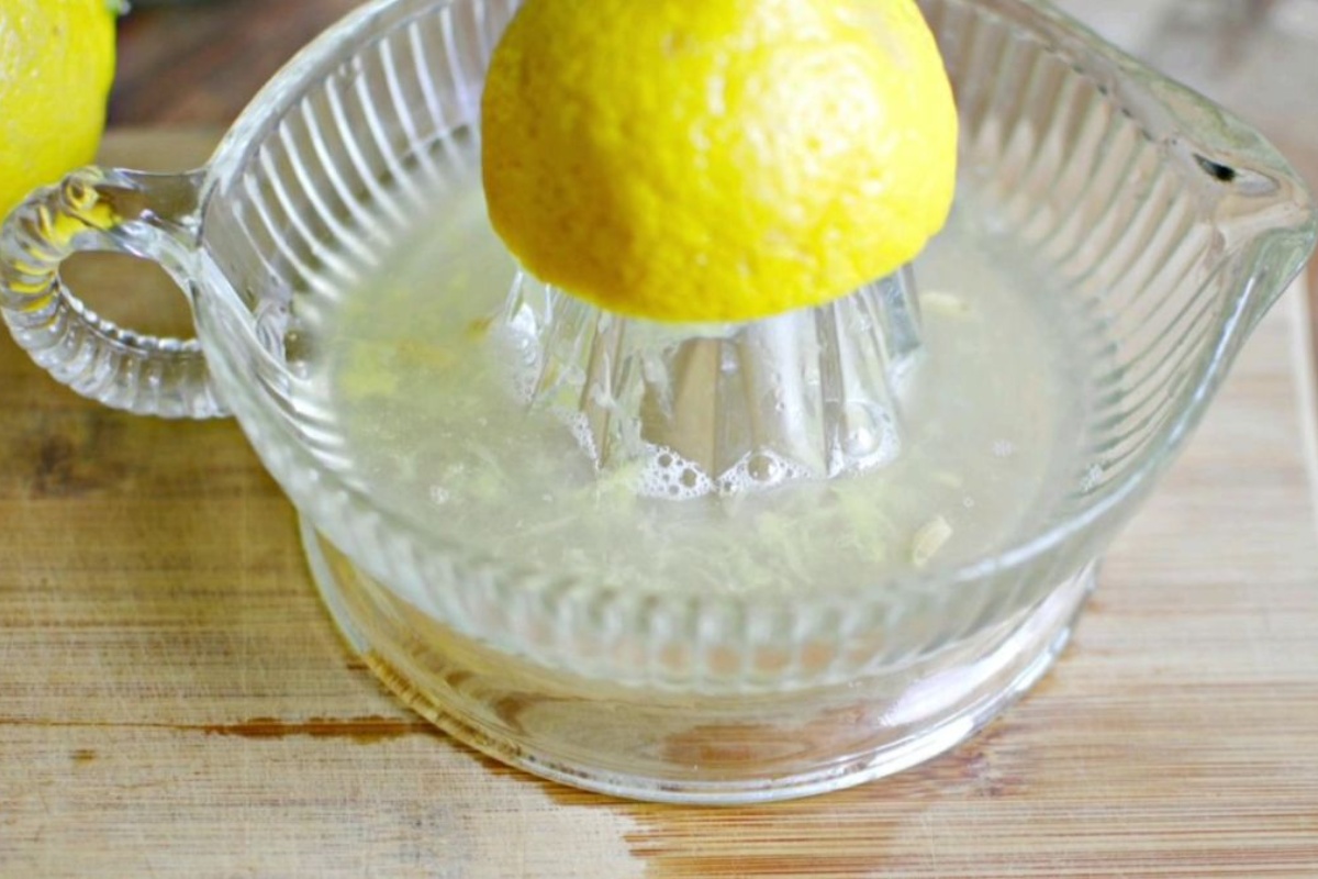 Bez deterdženata i spužvi: kako brzo i lako očistiti sudoper od nehrđajućeg čelika detail 2