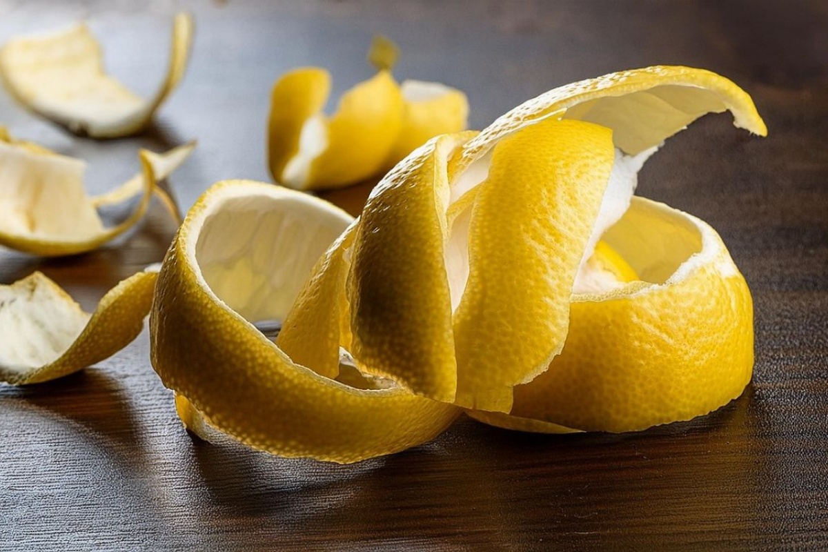 Kuhanje kore limuna i klinčića: čemu služi i zašto se preporučuje stavljanje u središte kuhinje detail 2