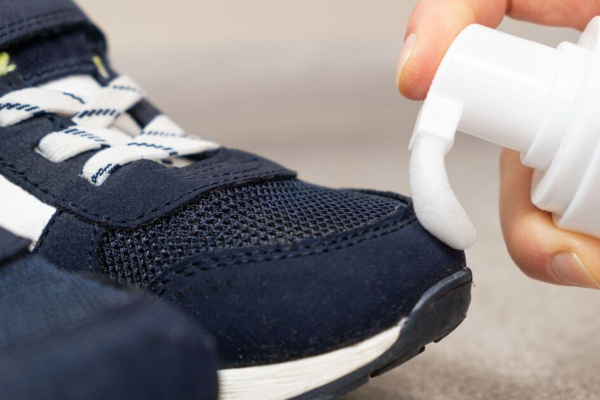 Kako očistiti tenisice od brušene kože da izgledaju kao nove? Provjereni kućni načini koji zaista djeluju detail 2
