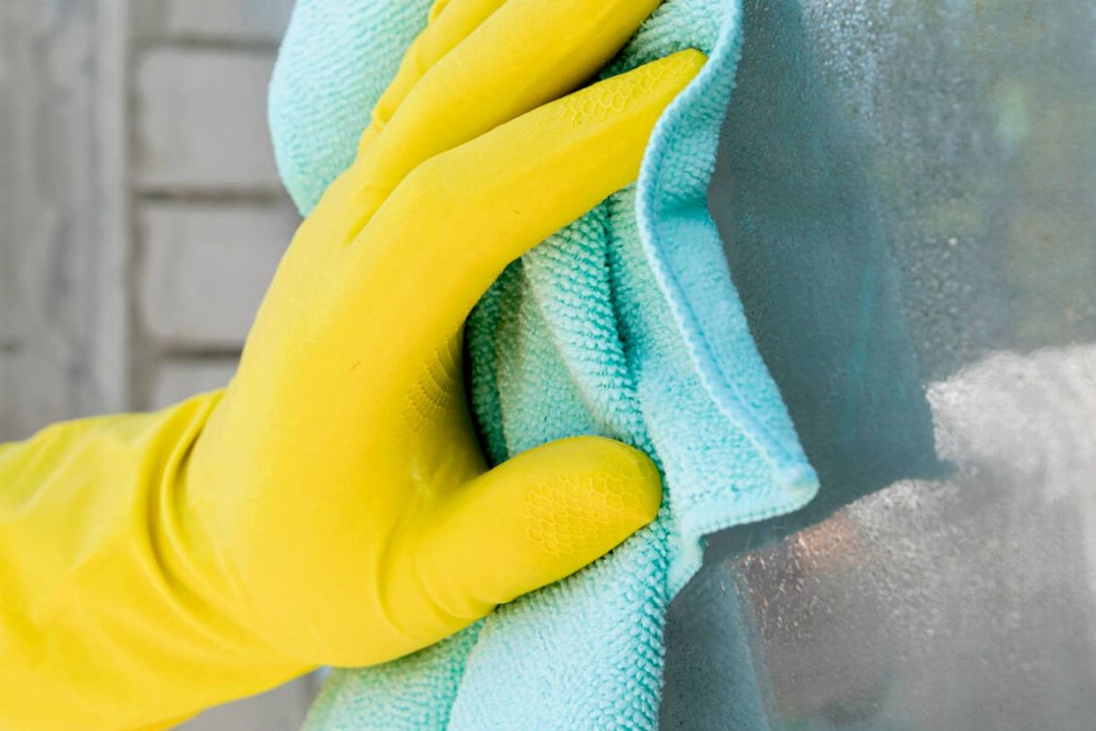 Jednostavan trik za čišćenje kupaonskih pločica: izgledaju kao nove detail 2