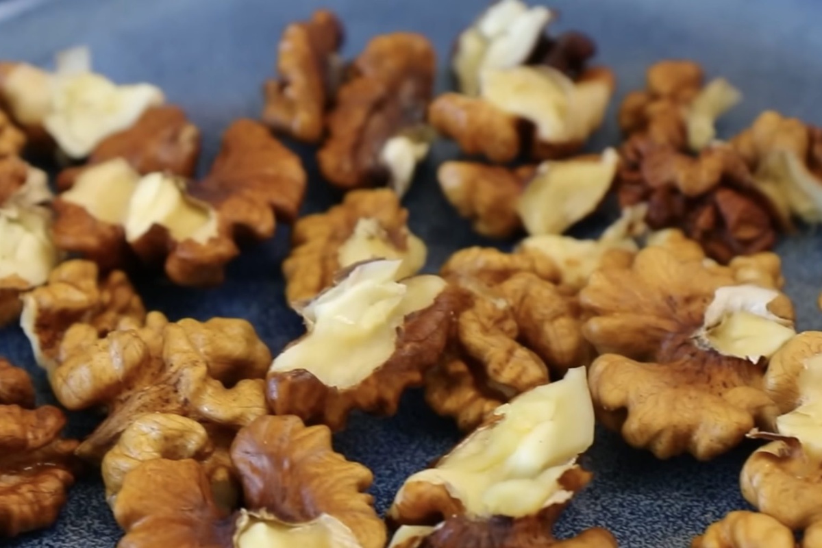 Orah čistim cijelim “leptirima” bez čekića: namačem ih 20 minuta, ljuska se sama otvara detail 2