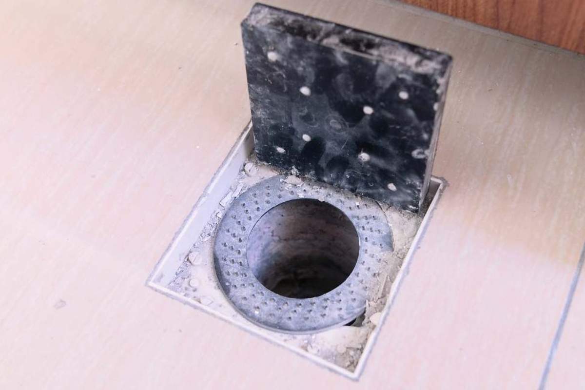 Kako očistiti podni slivnik u kupaonici: trik za uklanjanje neugodnih mirisa i dezinfekciju koji bi svi trebali primijeniti detail 2