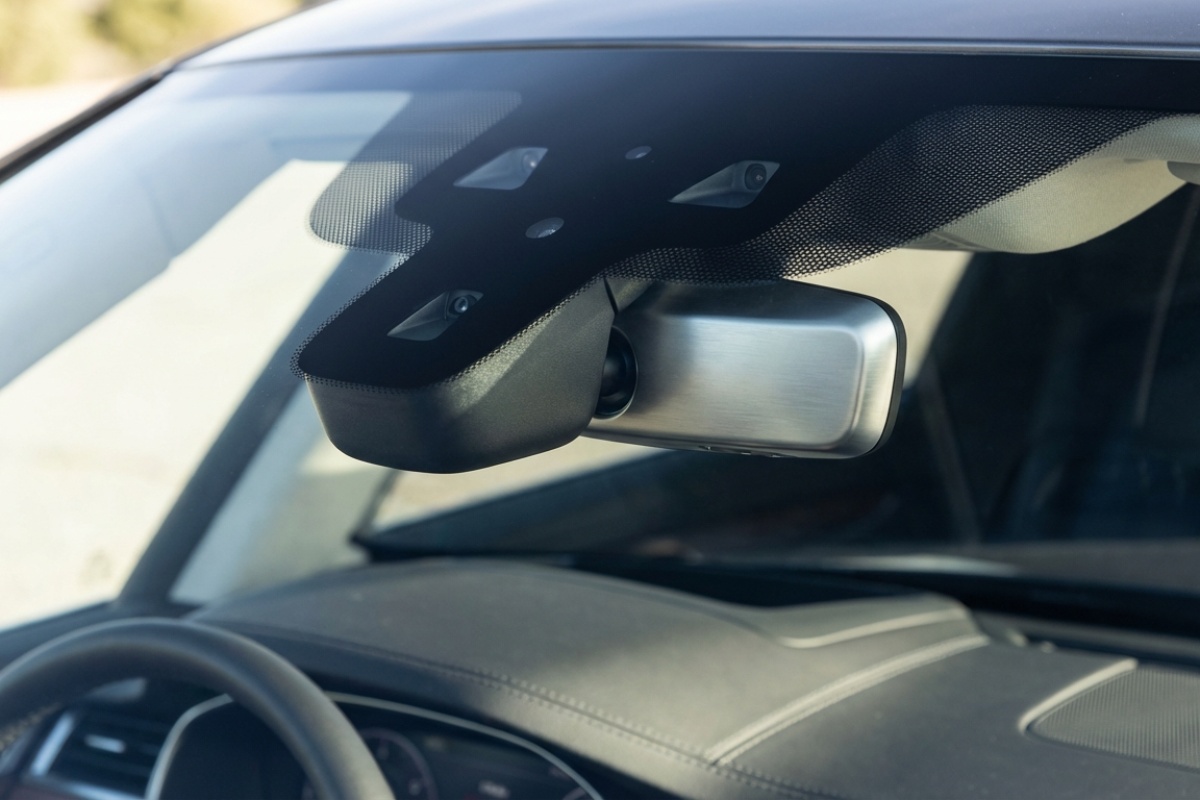 Vozači shvaćaju da crne točkice na vjetrobranskom staklu imaju tajnu svrhu detail 2