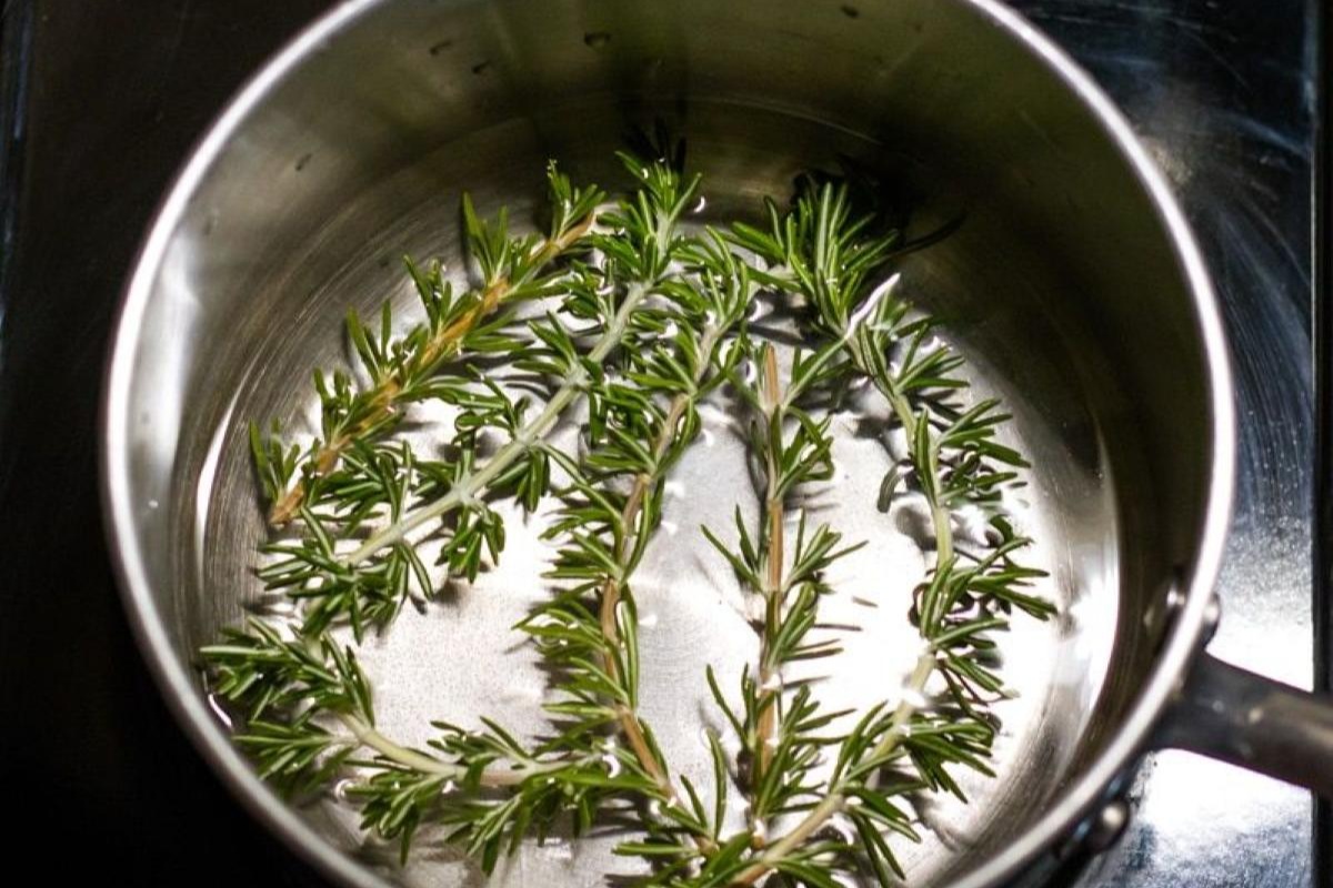 Upotreba sode bikarbone i ružmarina za sijedu kosu: čemu služi i kako to učiniti detail 2
