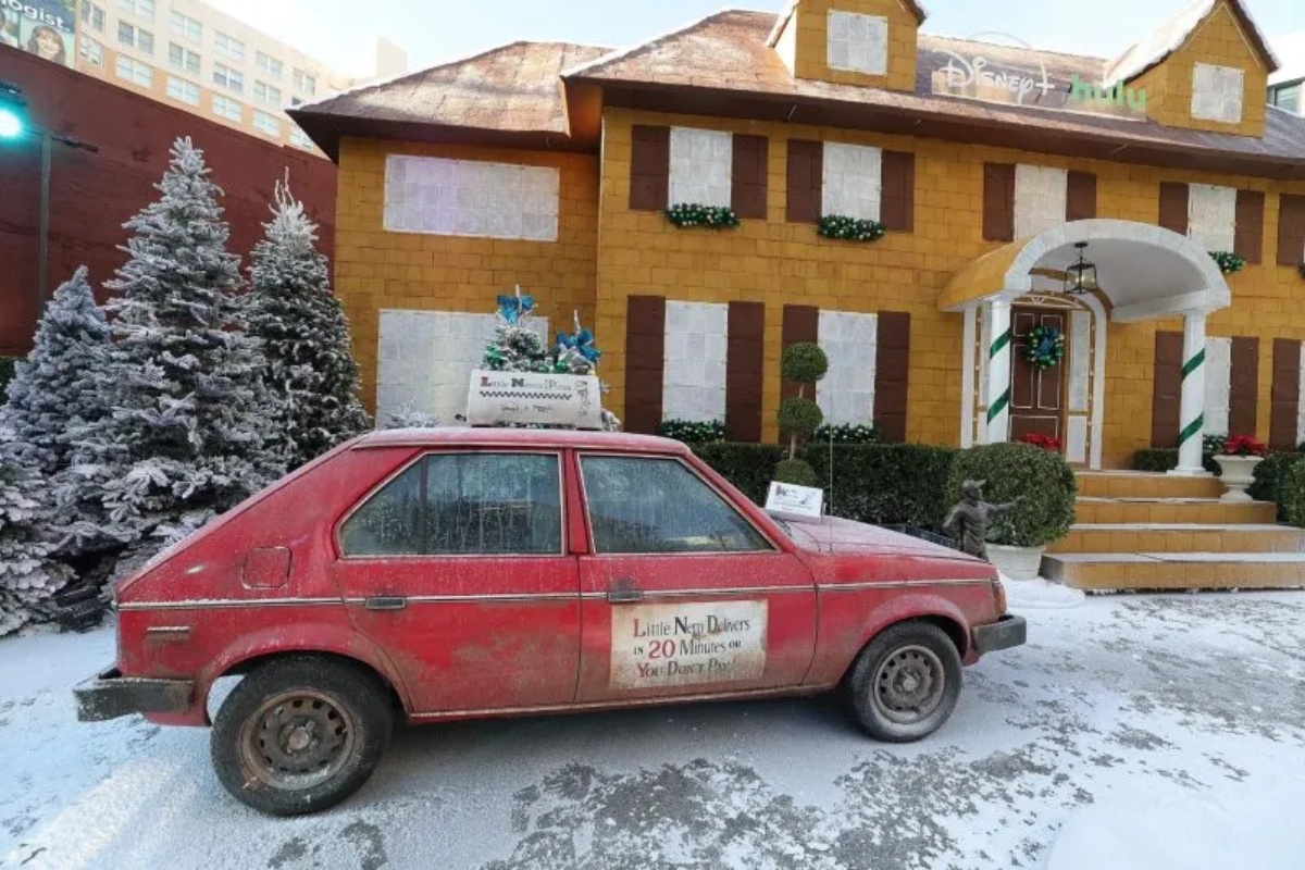 Najveća kućica od medenjaka na svijetu ušla u Guinnessovu knjigu rekorda: Disney je potrošio tri tone brašna detail 2