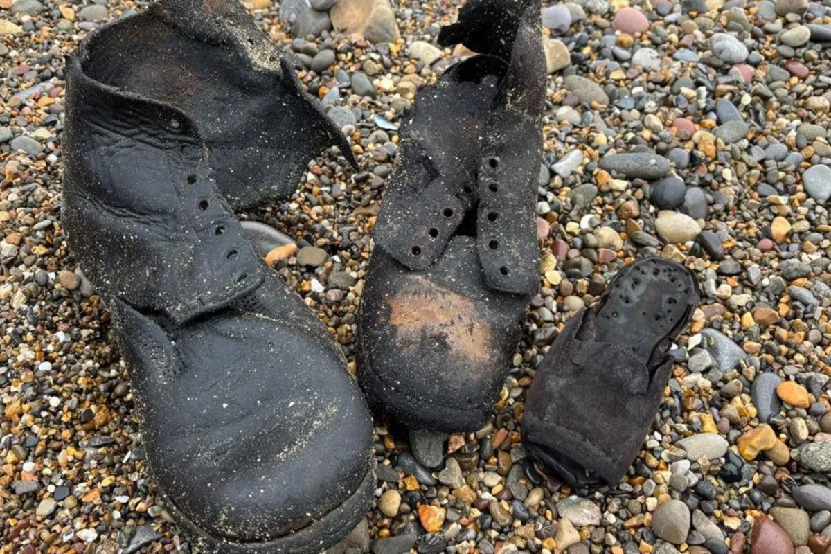 Misterija dok se stotine viktorijanskih cipela pojavljuju na plaži: što se sada događa? detail 2