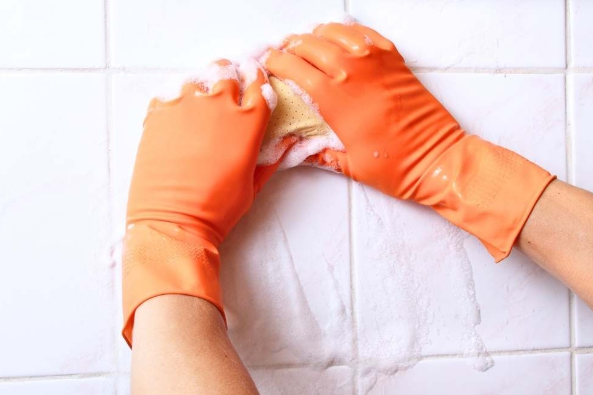 Dubinsko čišćenje kuhinjskih pločica: Metoda koja uklanja tvrdokornu masnoću i vraća sjaj u jednom potezu detail 3