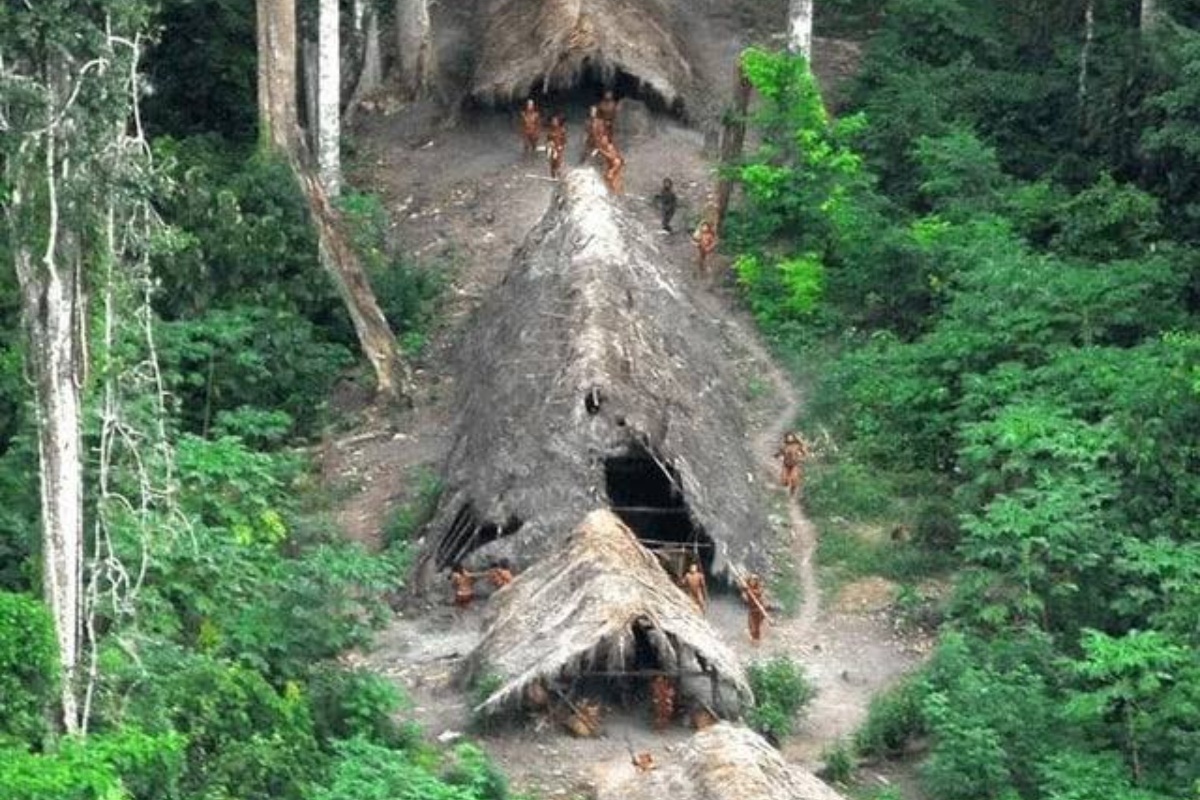 U džunglama Perua dron slučajno snimio pleme koje nikada nije kontaktiralo s civilizacijom — snimke su zadivile svijet detail 4