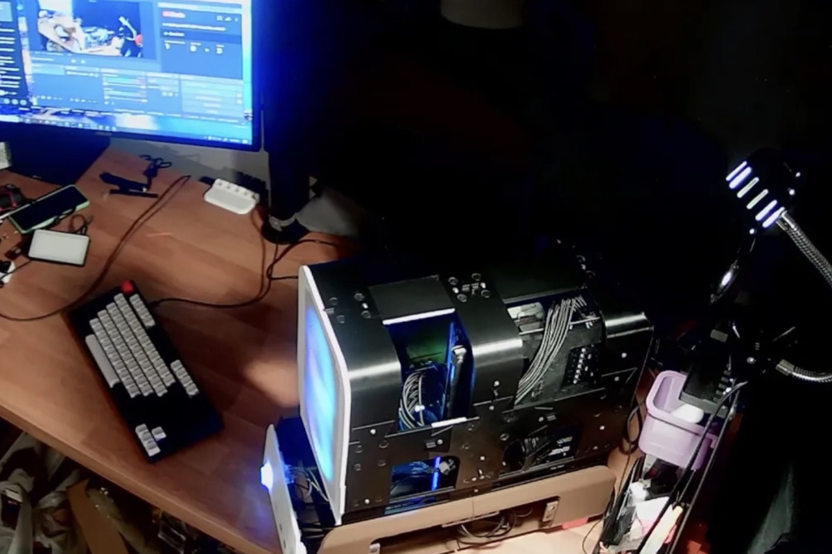 Graditelj prilagođava 3D ispisano kućište za PC vrijednim nadogradnjama — vrhunski predložak za 3D ispis s magnetski pričvršćenim pločama nudi jednostavnost korištenja, prilagodljivost i stilski dizajn detail 4