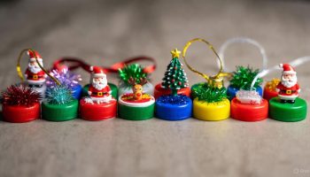 Wykorzystując plastikowe nakrętki od napojów gazowanych, pokażemy Ci, jak zrobić ozdoby świąteczne