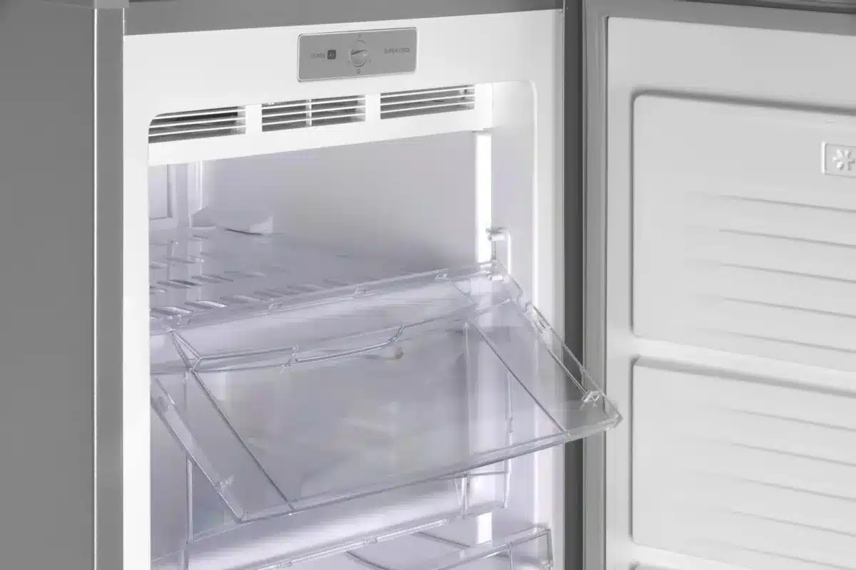 Jak odstranit veškerý led z mrazáku za 5 minut pomocí… hliníkové fólie